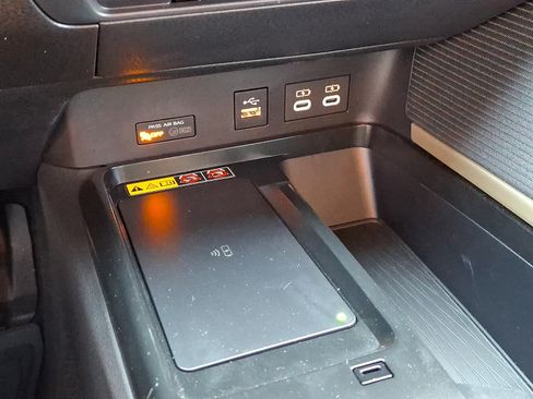 Used 2025 Toyota Camry SE FWD image 26