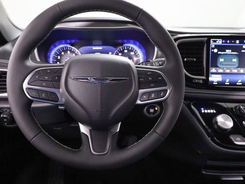 New 2026 Chrysler Pacifica Select image 8