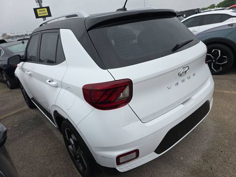 Used 2023 Hyundai Venue Limited FWD image 4