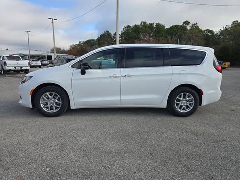 New 2026 Chrysler Voyager LX FWD image 6