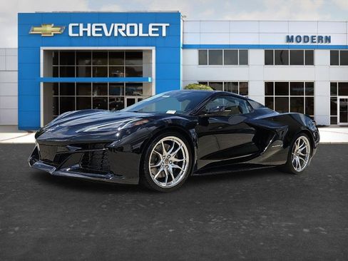 New 2027 Chevrolet Corvette Grand Sport w/ Z52 Sport Performance Package RWD image 1
