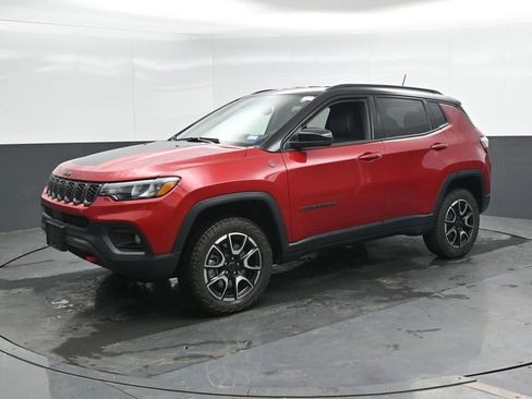 Used 2025 Jeep Compass Trailhawk AWD/4WD image 7