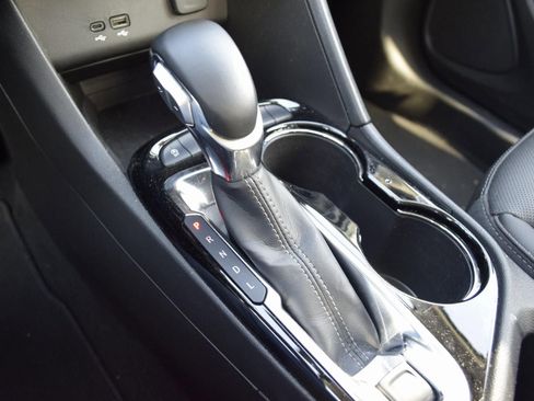 Used 2024 Buick Encore GX Sport Touring image 17