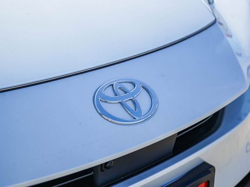 New 2026 Toyota Prius Plug-In Hybrid FWD image 12