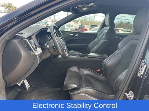 Used 2019 Volvo XC60 T5 R-Design image 13