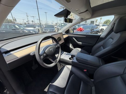 Used 2022 Tesla Model Y Long Range AWD/4WD image 10