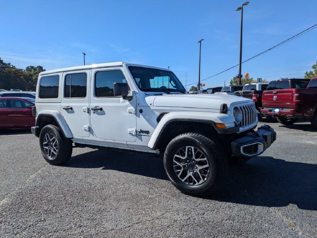 Used 2025 Jeep Wrangler Unlimited Sahara AWD/4WD image 3