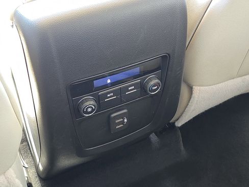 Used 2022 Buick Enclave Essence w/ Sport Touring Edition image 17