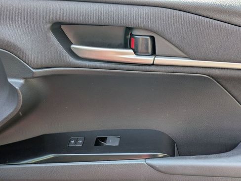 Used 2025 Toyota Camry LE FWD image 33