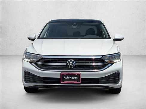 Used 2022 Volkswagen Jetta SE FWD image 3