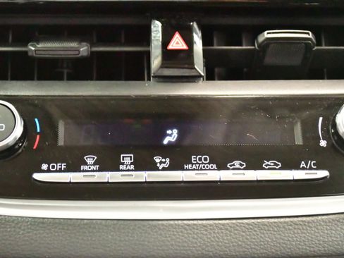 Used 2025 Toyota Corolla LE image 26