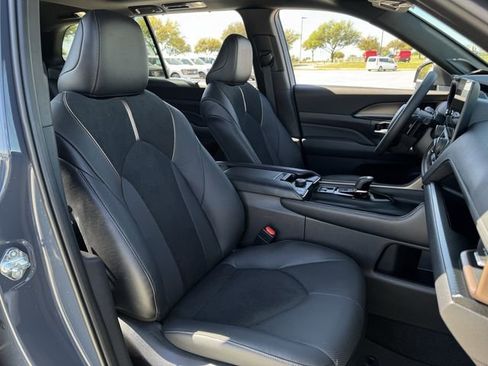 Used 2026 Toyota Grand Highlander AWD Hybrid image 33