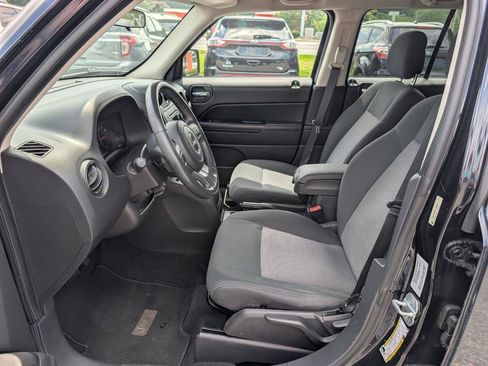 Used 2011 Jeep Patriot Latitude FWD image 13