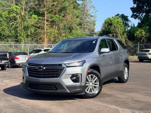 Used 2023 Chevrolet Traverse LT AWD/4WD image 2