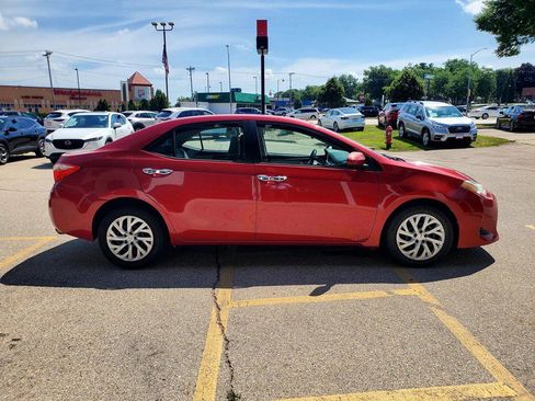 Used 2017 Toyota Corolla LE FWD image 4
