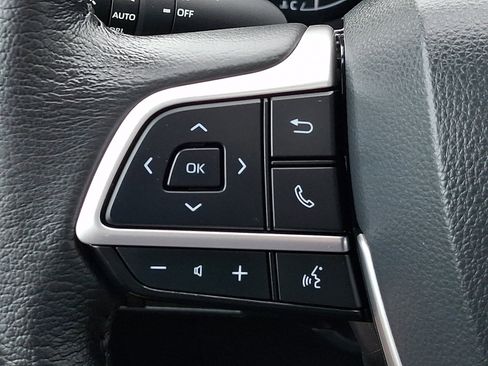 Certified 2025 Toyota Sienna XLE FWD image 21