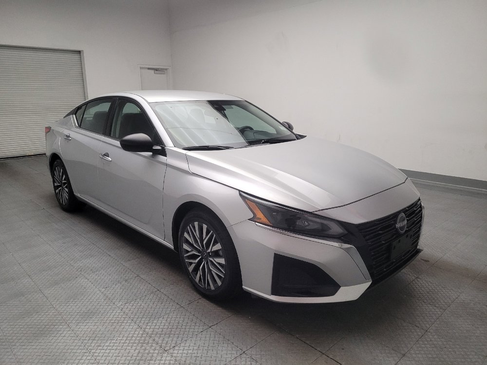 Used 2024 Nissan Altima 2.5 SV FWD image 13