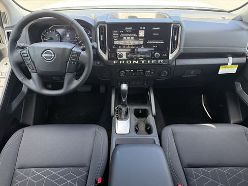 New 2025 Nissan Frontier SV w/ SV Convenience Package RWD image 2