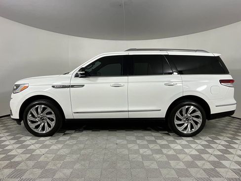 Used 2024 Lincoln Navigator Premiere AWD/4WD image 2