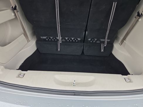 Used 2024 Chrysler Pacifica Touring-L image 5