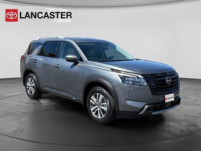 Used 2025 Nissan Pathfinder SL w/ Black Appearance Package