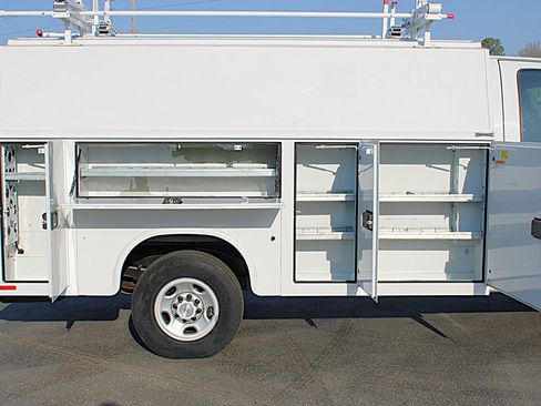 Used 2022 Chevrolet Express 3500 w/ Power Convenience Package image 17