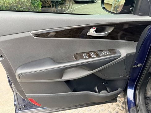 Used 2019 Kia Sorento EX w/ EX Touring Package image 12