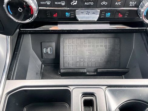 Used 2022 Ford F150 Lariat w/ Trailer Tow Package image 17