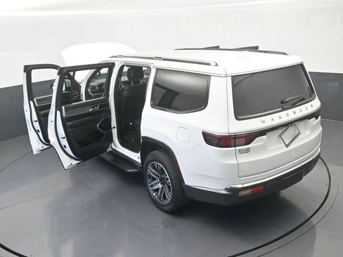 Used 2022 Jeep Wagoneer Series III RWD image 71