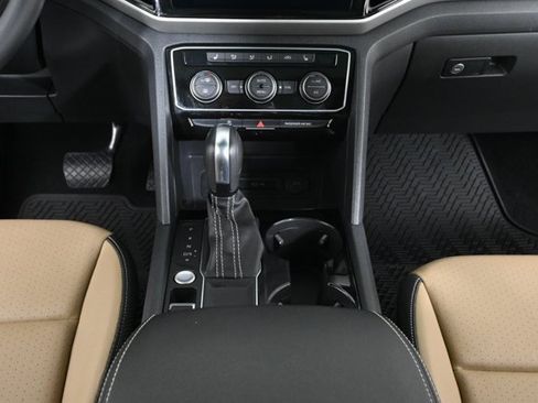 Certified 2022 Volkswagen Atlas Cross Sport SE w/ Panoramic Sunroof Package image 18