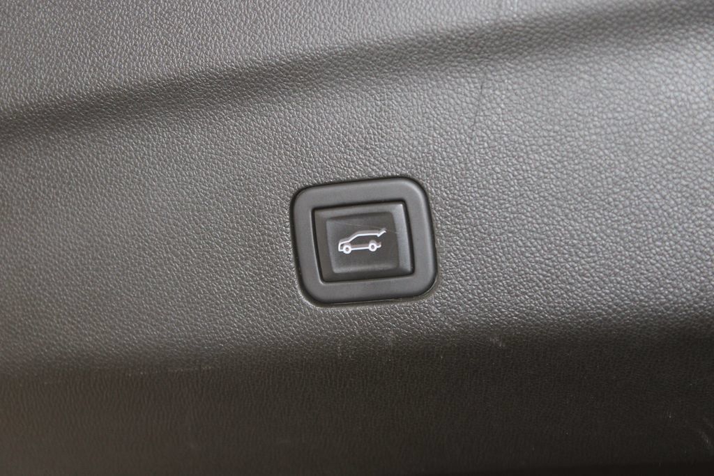 Used 2023 Chevrolet Tahoe Premier RWD image 17