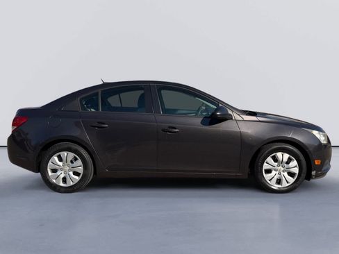 Used 2014 Chevrolet Cruze LS image 2