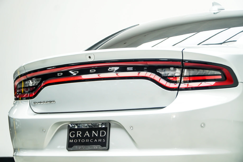 Used 2022 Dodge Charger SXT w/ Plus Group RWD image 15