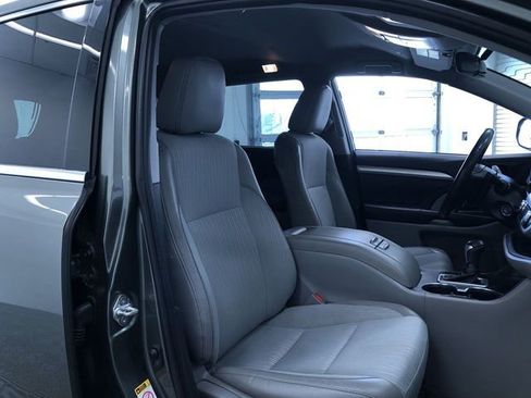Certified 2019 Toyota Highlander Plus image 24