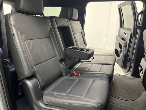 Used 2025 Chevrolet Suburban Z71 AWD/4WD image 21