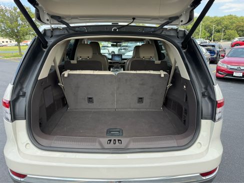 Used 2023 Lincoln Aviator Reserve w/ Equipment Group 201A AWD/4WD image 23
