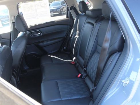 Used 2023 Nissan Rogue Platinum w/ Platinum Premium Package FWD image 16