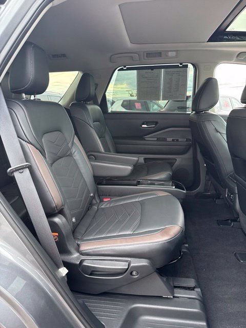 Certified 2023 Nissan Pathfinder Platinum AWD/4WD image 21