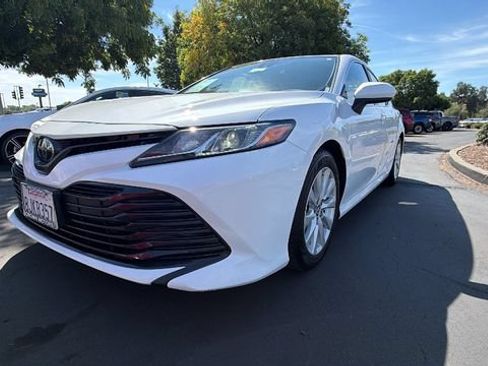 Used 2019 Toyota Camry LE FWD image 9