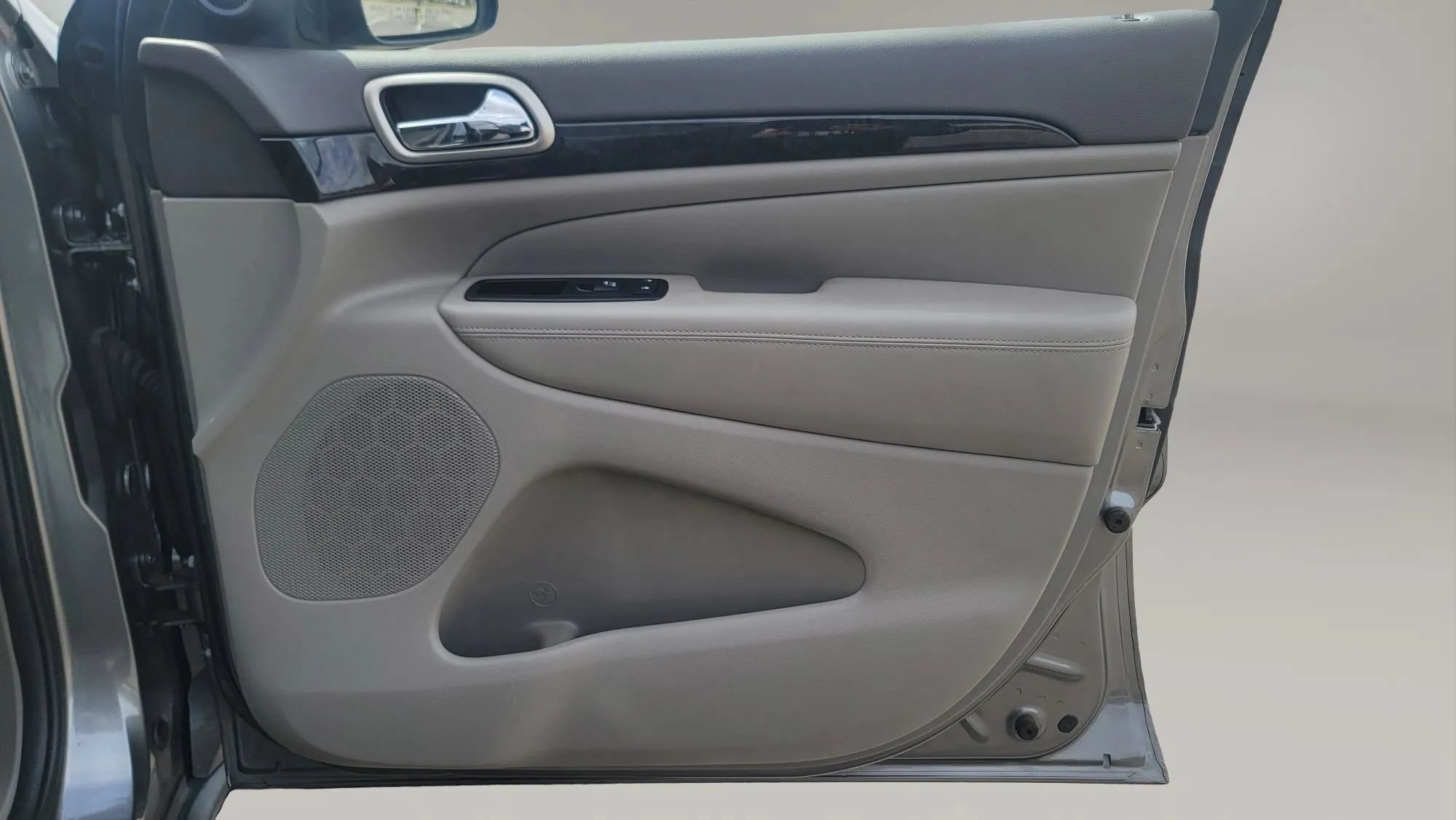 Used 2012 Jeep Grand Cherokee Laredo RWD image 16