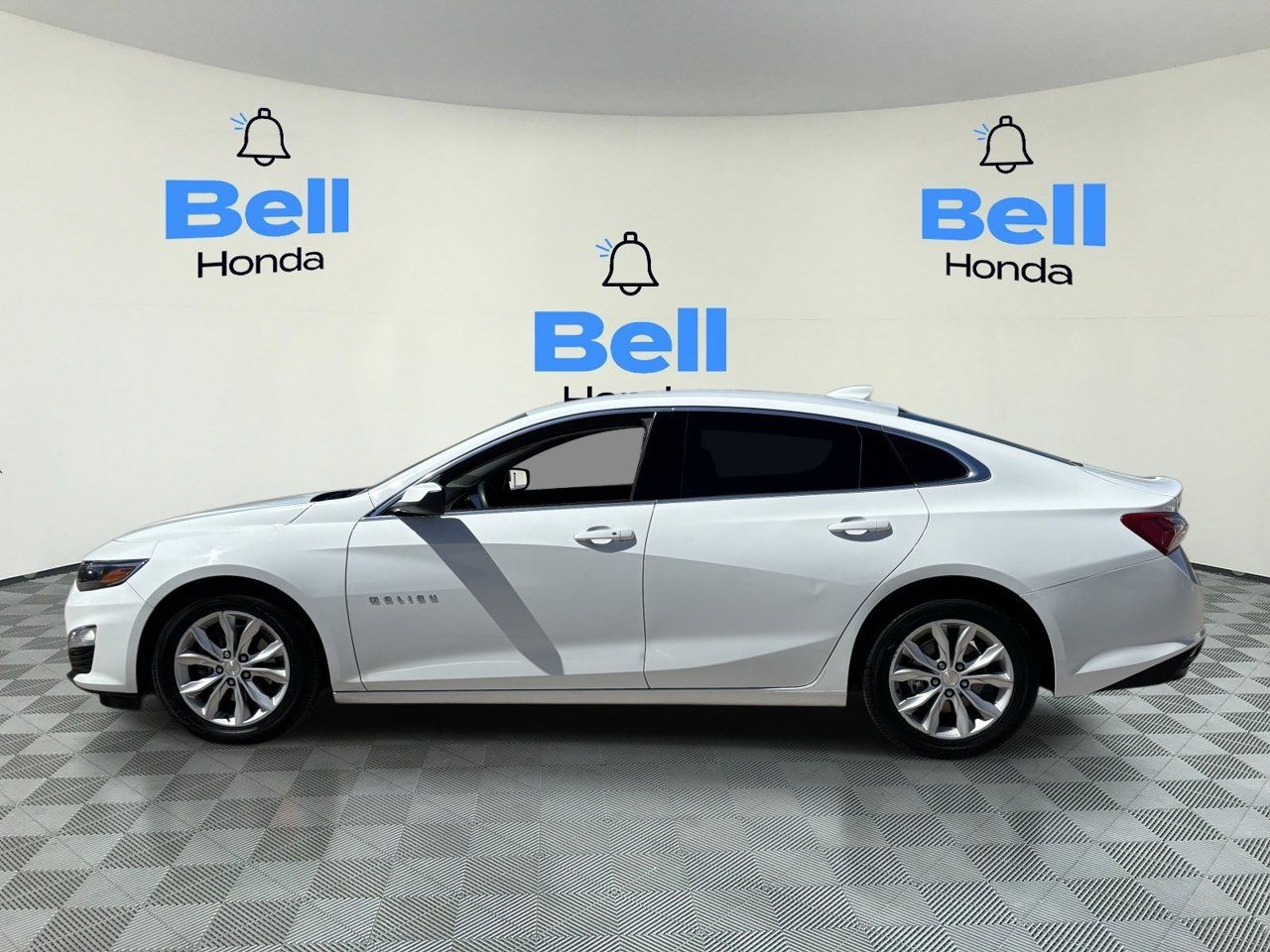 Used 2023 Chevrolet Malibu LT FWD image 2