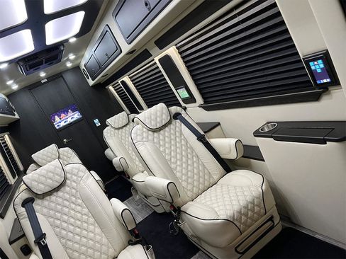 Used 2022 Mercedes-Benz Sprinter 3500 image 8