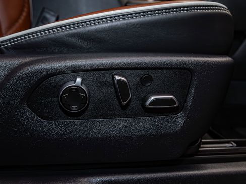 Used 2025 GMC Sierra 3500 Denali Ultimate image 27