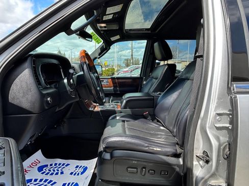 Used 2017 Lincoln Navigator Select image 21