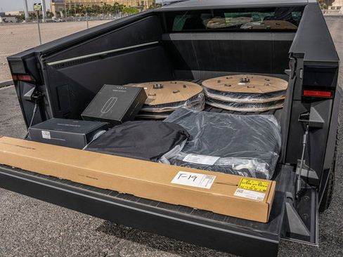 Used 2024 Tesla Cybertruck Cyberbeast AWD/4WD image 40