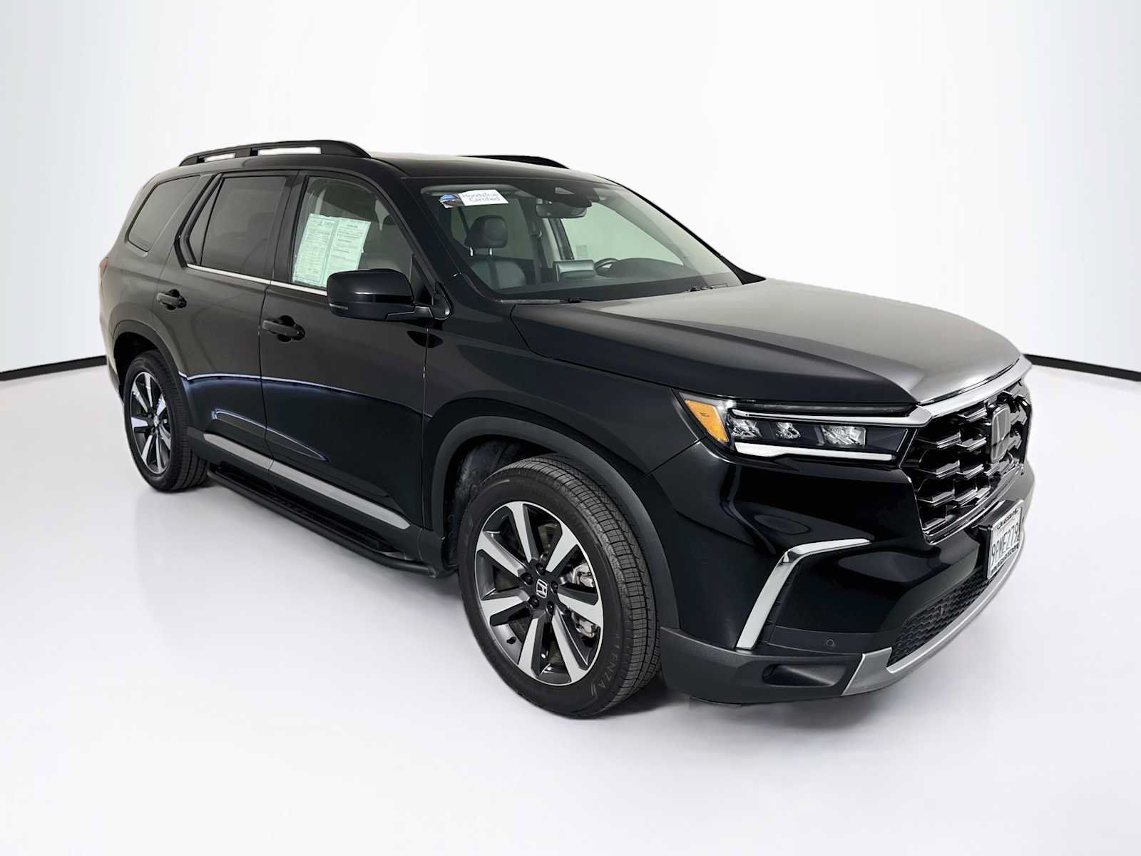 Certified 2025 Honda Pilot Touring image 1
