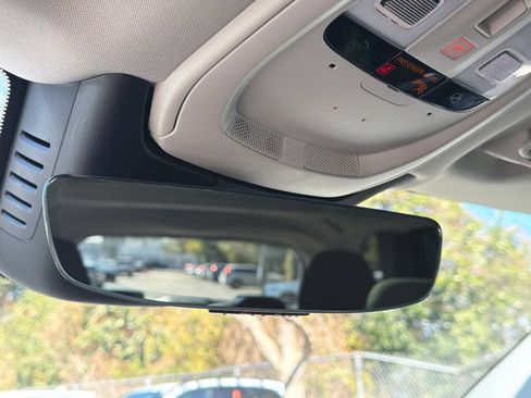 Certified 2025 Volvo XC90 B6 Plus image 32