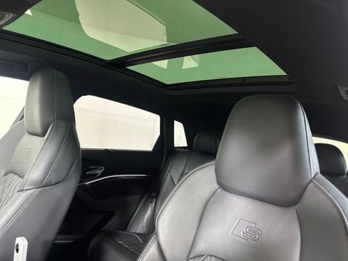 Used 2022 Audi e-tron S Prestige w/ Prestige Package image 12