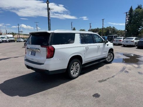 Used 2023 GMC Yukon XL SLT image 33