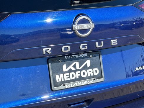 Used 2025 Nissan Rogue SV AWD/4WD image 27